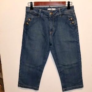 NWT women's button pockets Capri jeans
